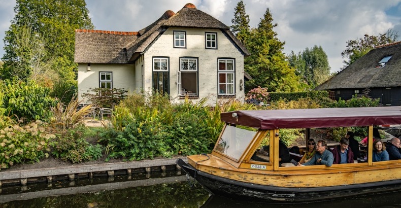 Een weekend Giethoorn: overnachten, varen en de stilte opzoeken
